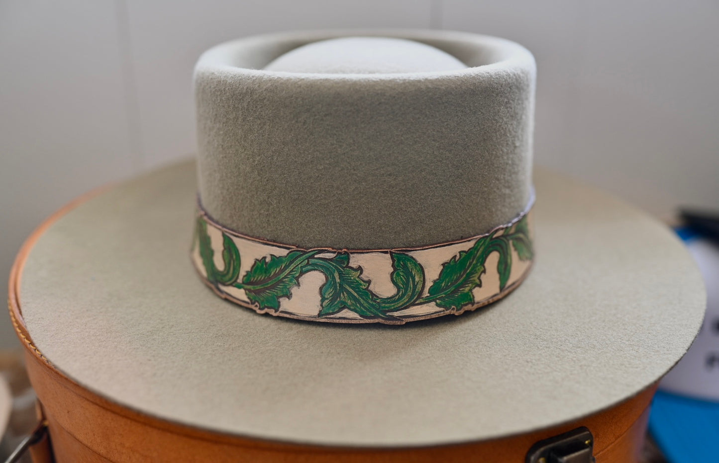 Maise boater hat in Aloe